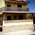 Villa Maredi With Pool