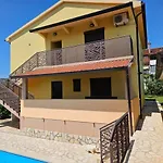 Villa Maredi With Pool