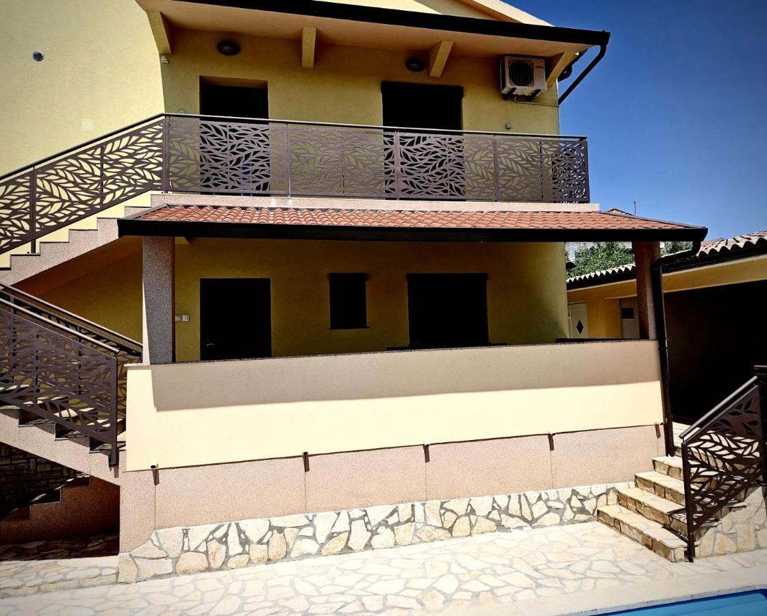 Ferienhaus Maredi With Pool Pula