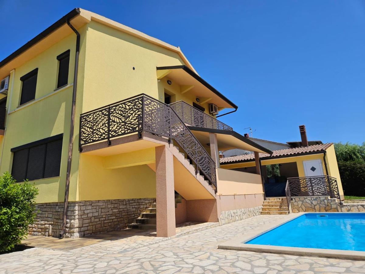 Ferienhaus Maredi With Pool Pula
